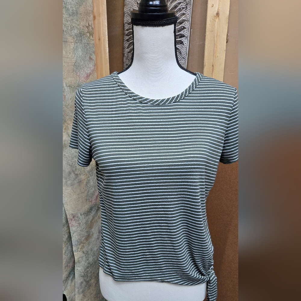 Euc Olivia Rae Sz M, green w white stripes top with side tie. Super cute.